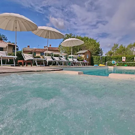 Holiday home Cottage In Montelabbate With Pool, Garden, Bbq, Parking