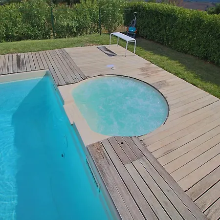 Holiday home Cottage In Montelabbate With Pool, Garden, Bbq, Parking