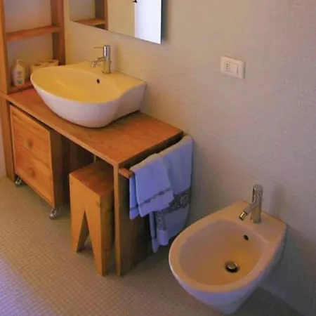 Holiday home Cottage In Montelabbate With Pool, Garden, Bbq, Parking