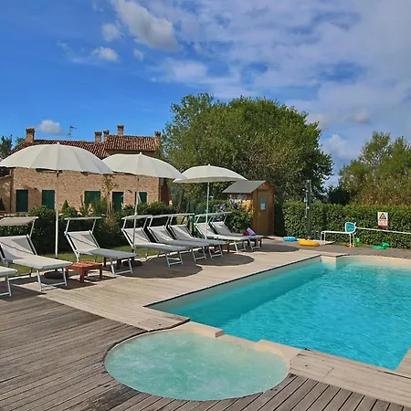 Cottage In Montelabbate With Pool, Garden, Bbq, Parking Holiday home